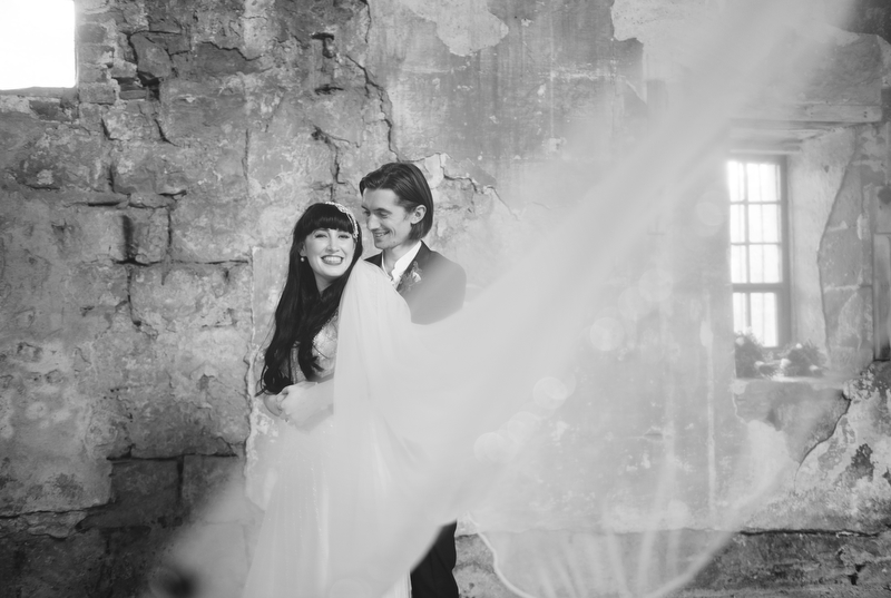 Relaxed wedding Photography at Skipton Castle